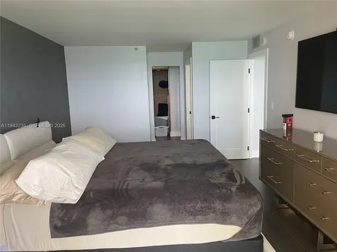 2555 Collins Avenue Miami Beach FL 33140