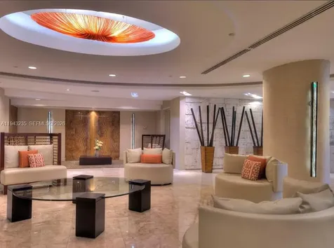 2555 Collins Avenue Miami Beach FL 33140
