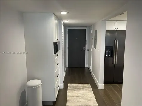 2555 Collins Avenue Miami Beach FL 33140