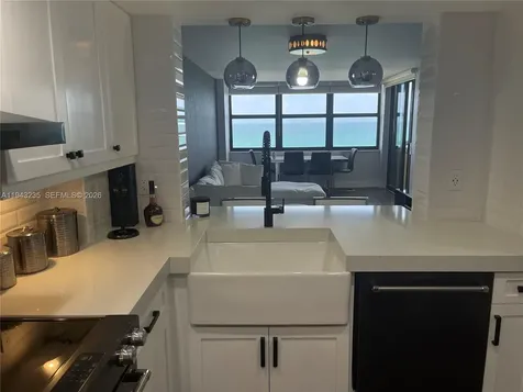 2555 Collins Avenue Miami Beach FL 33140