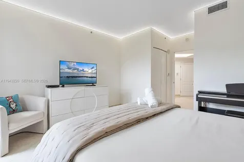 17555 Atlantic Boulevard Sunny Isles Beach FL 33160