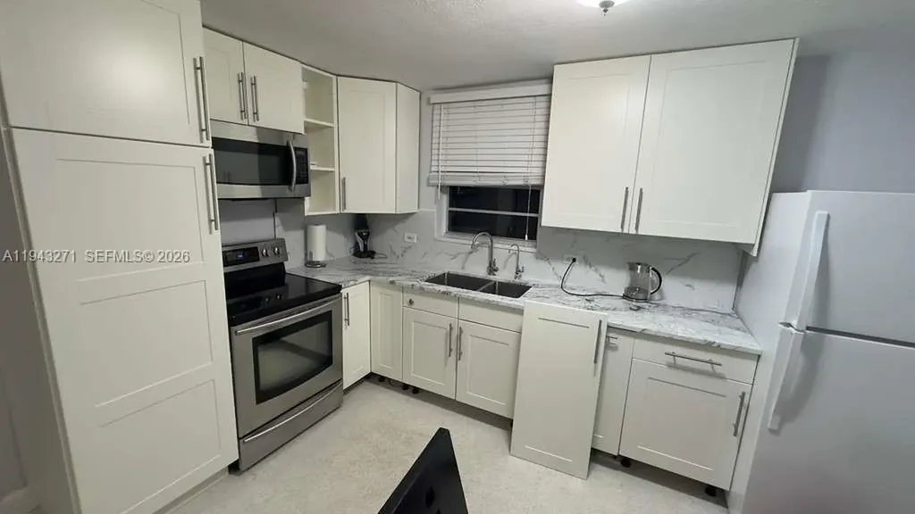 1610 N Hayes Street Hollywood FL 33020