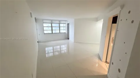 2750 NE 183rd Street Aventura FL 33160