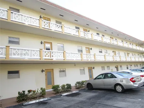 5111 W Oakland Park Boulevard Lauderdale Lakes FL 33313