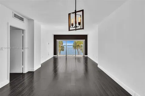 500 Bayview Drive Sunny Isles Beach FL 33160