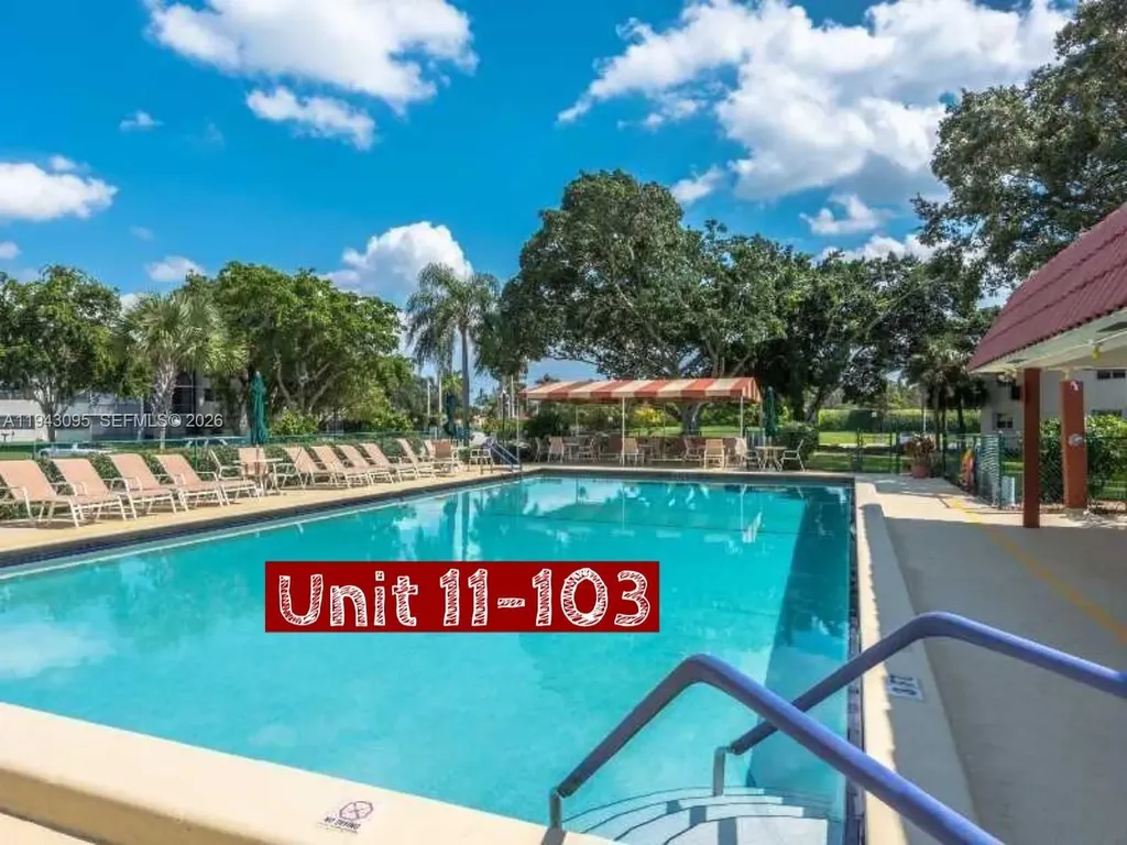 9410 N Hollybrook Lake Drive Pembroke Pines FL 33025