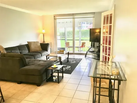 9410 N Hollybrook Lake Drive Pembroke Pines FL 33025