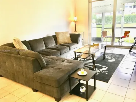 9410 N Hollybrook Lake Drive Pembroke Pines FL 33025