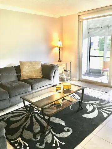 9410 N Hollybrook Lake Drive Pembroke Pines FL 33025