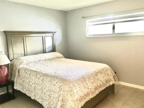 9410 N Hollybrook Lake Drive Pembroke Pines FL 33025