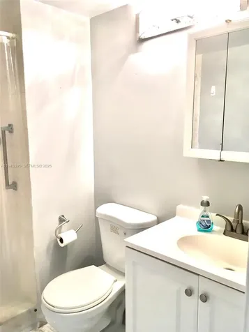 9410 N Hollybrook Lake Drive Pembroke Pines FL 33025