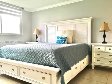 9410 N Hollybrook Lake Drive Pembroke Pines FL 33025