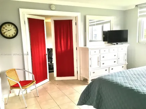 9410 N Hollybrook Lake Drive Pembroke Pines FL 33025