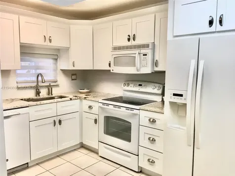 9410 N Hollybrook Lake Drive Pembroke Pines FL 33025