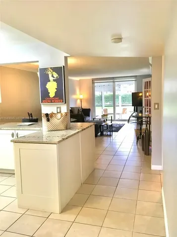 9410 N Hollybrook Lake Drive Pembroke Pines FL 33025