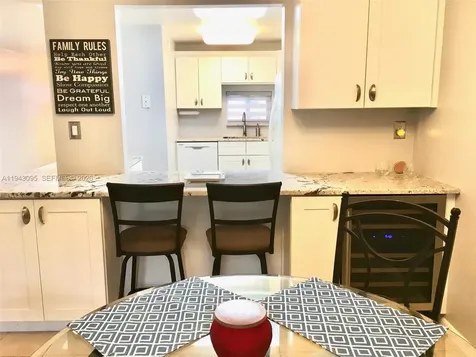 9410 N Hollybrook Lake Drive Pembroke Pines FL 33025