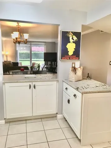 9410 N Hollybrook Lake Drive Pembroke Pines FL 33025