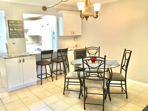 9410 N Hollybrook Lake Drive Pembroke Pines FL 33025