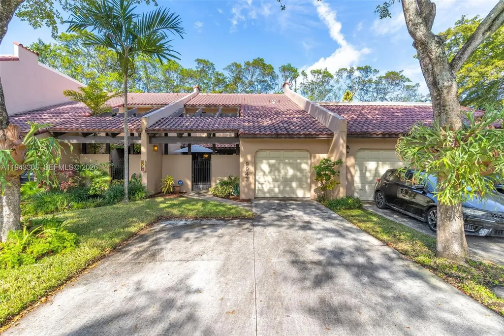 9943 Costa Del Sol Boulevard Doral FL 33178