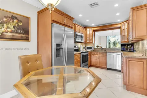 9943 Costa Del Sol Boulevard Doral FL 33178