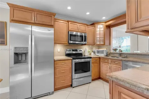 9943 Costa Del Sol Boulevard Doral FL 33178
