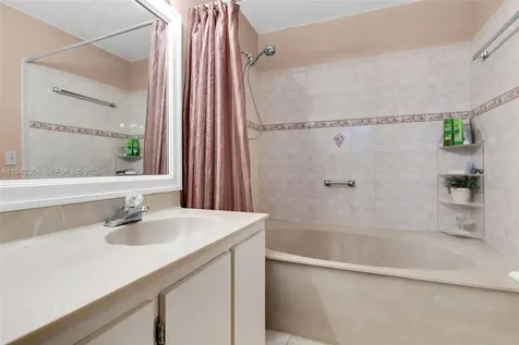 9943 Costa Del Sol Boulevard Doral FL 33178