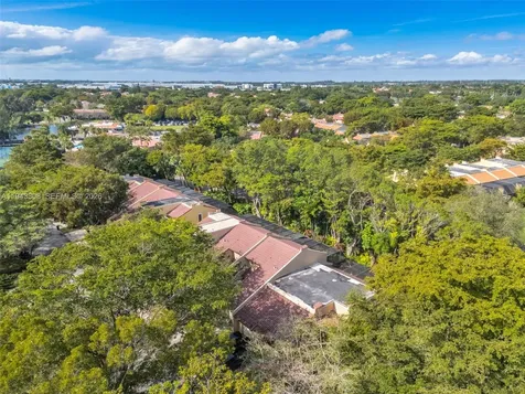 9943 Costa Del Sol Boulevard Doral FL 33178