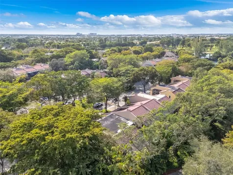 9943 Costa Del Sol Boulevard Doral FL 33178