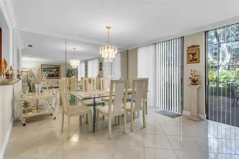 9943 Costa Del Sol Boulevard Doral FL 33178
