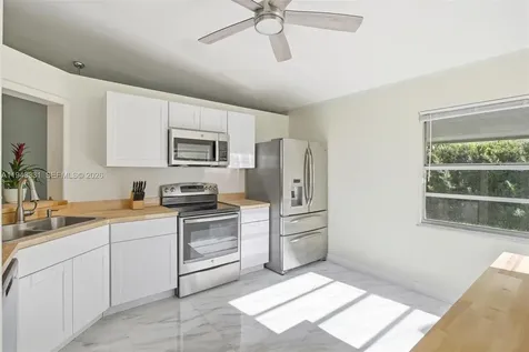 19463 NW 62nd Place Hialeah FL 33015
