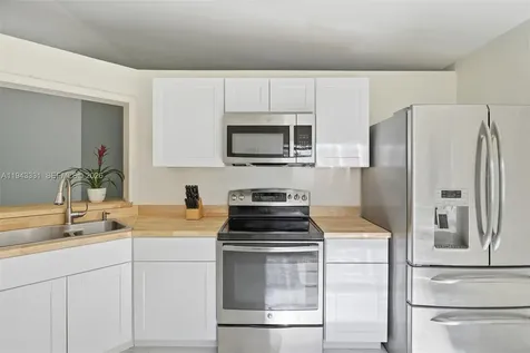 19463 NW 62nd Place Hialeah FL 33015
