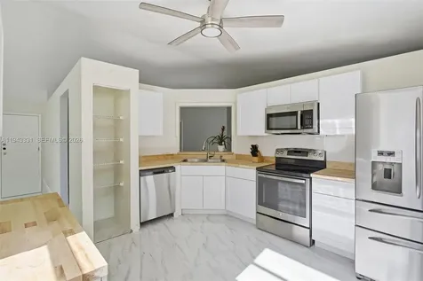 19463 NW 62nd Place Hialeah FL 33015