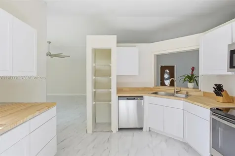 19463 NW 62nd Place Hialeah FL 33015