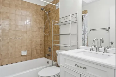 19463 NW 62nd Place Hialeah FL 33015