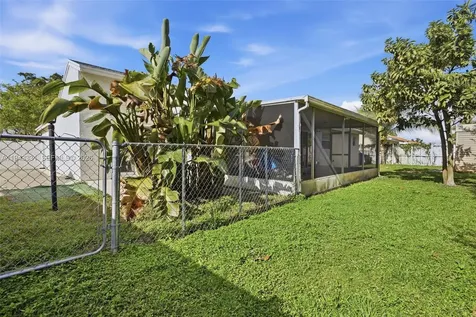 19463 NW 62nd Place Hialeah FL 33015
