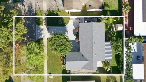 19463 NW 62nd Place Hialeah FL 33015