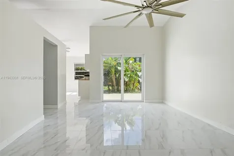 19463 NW 62nd Place Hialeah FL 33015