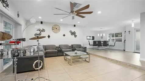 5921 SW 17th Street Plantation FL 33317