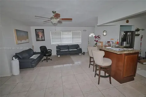 8571 NW 10th Street Pembroke Pines FL 33024
