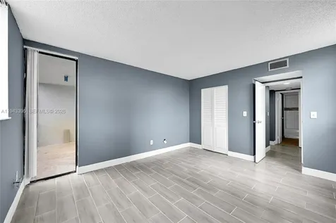2850 Somerset Drive Lauderdale Lakes FL 33311