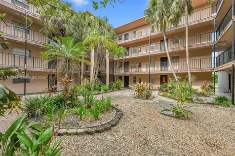 2850 Somerset Drive Lauderdale Lakes FL 33311