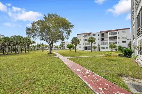 2850 Somerset Drive Lauderdale Lakes FL 33311