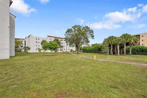 2850 Somerset Drive Lauderdale Lakes FL 33311