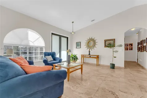9125 NW 172nd Terrace Hialeah FL 33018
