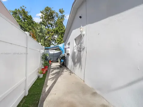 355 W 62nd Street Hialeah FL 33012