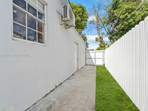 355 W 62nd Street Hialeah FL 33012