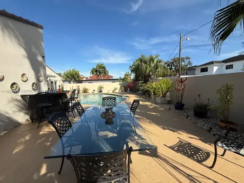 2725 SW 102nd Avenue Miami FL 33165