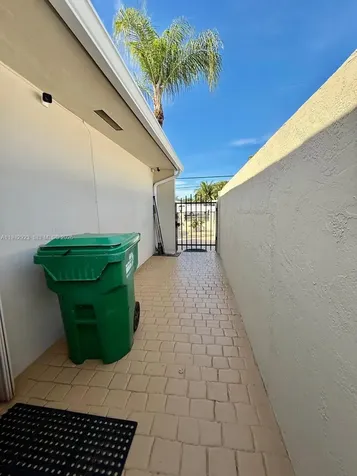 2725 SW 102nd Avenue Miami FL 33165