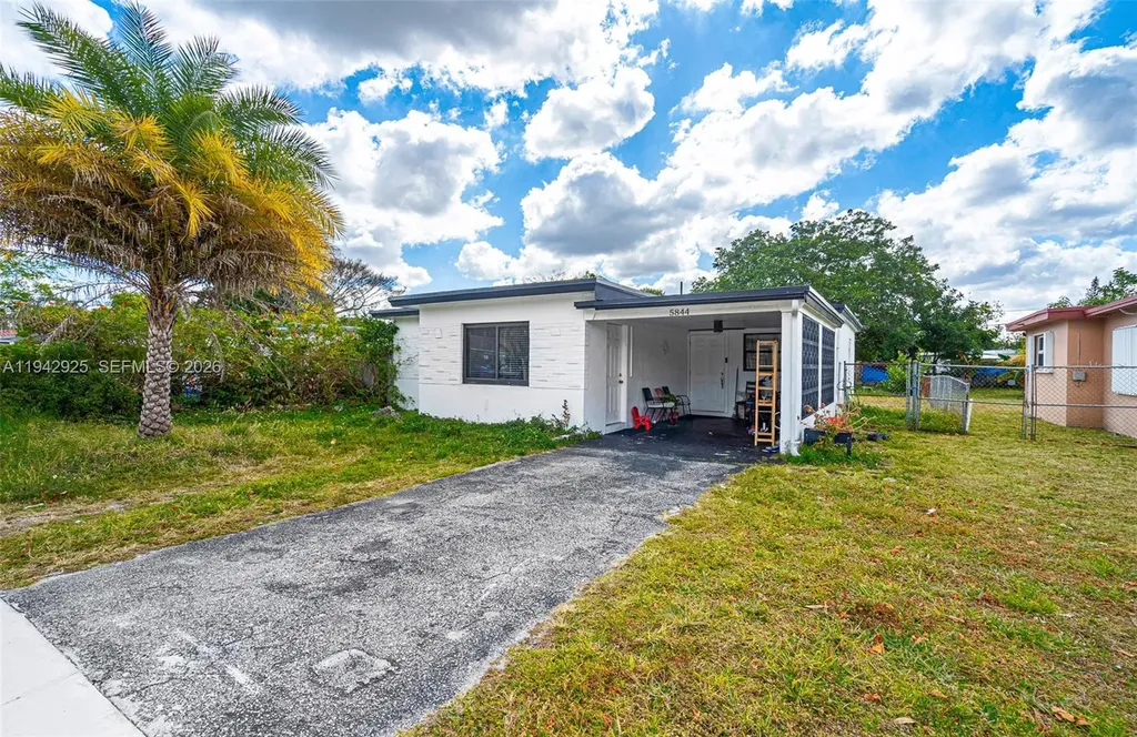 5844 Garfield Street Hollywood FL 33021