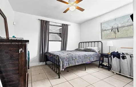 5844 Garfield Street Hollywood FL 33021